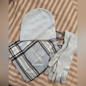 LIKE NEW! Croft & Barrow Light Blue Plaid Scarf Set